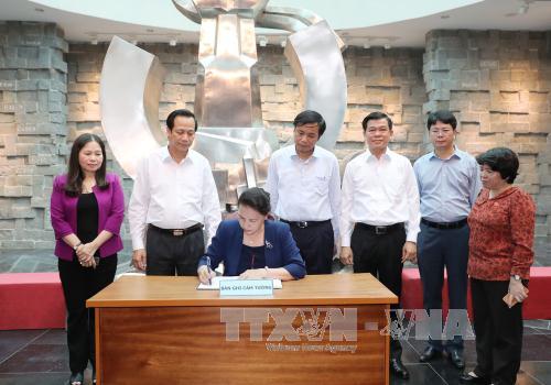 Chủ tịch Quốc hội Nguyễn Thị Kim Ngân thăm, làm việc tại huyện Côn Đảo