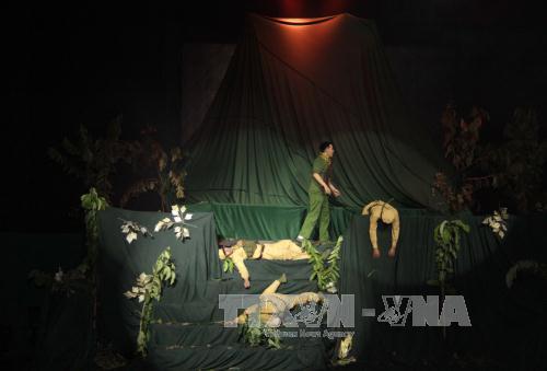 “Chung một chiến hào” - vở kịch thấm đậm tình nghĩa Lào – Việt