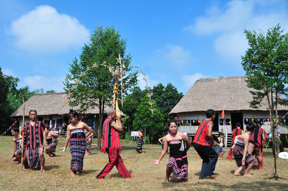 Ngày hội truyền thống Cơ Tu
