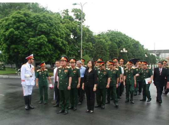Dâng hương tưởng niệm 100 năm ngày sinh Thượng tướng Song Hào