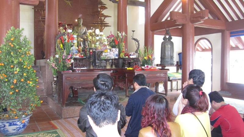 Hành hương thăm đền thờ Bác Hồ trên đỉnh non thiêng Ba Vì