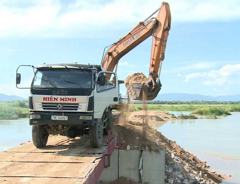 Phú Yên Buộc doanh nghiệp lập tức phá bỏ đường ngăn sông