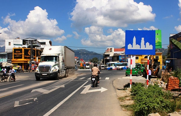 Bổ sung biển báo khu đông dân cư trên mạng lưới đường bộ