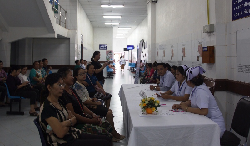 Bác sĩ Việt Nam khám, sàng lọc ung thư miễn phí tại Lào