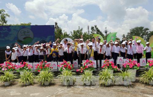 Chương trình “Cặp lá yêu thương” hỗ trợ trẻ em khó khăn ở Đồng Tháp