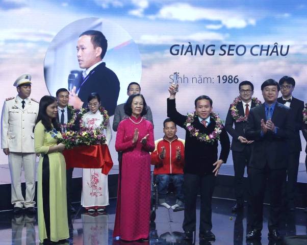 Chủ tịch xã trẻ mang lại cuộc sống mới cho người dân quê nhà