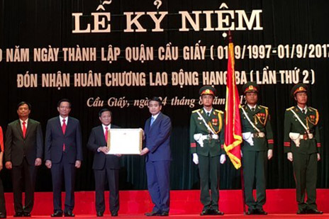 Hà Nội Quận Cầu Giấy đón nhận Huân chương Lao động hạng Ba