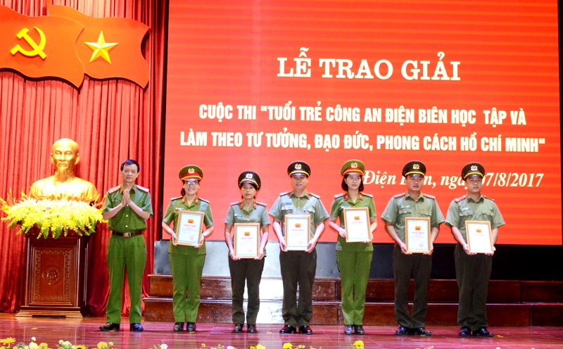 Công an tỉnh Điện Biên thực hiện 6 điều Bác Hồ dạy Công an nhân dân