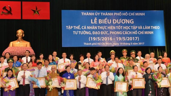 Gắn công tác xây dựng Đảng với học tập tư tưởng, đạo đức, phong cách Hồ Chí Minh