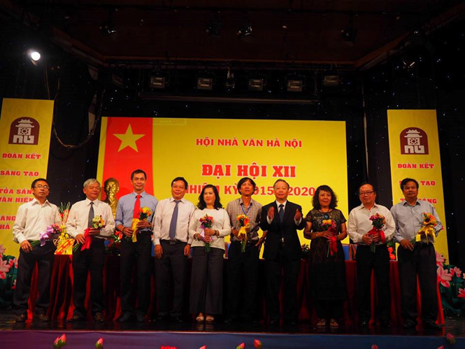 Nhà văn Nguyễn Thị Thu Huệ đắc cử Chủ tịch Hội Nhà văn Hà Nội