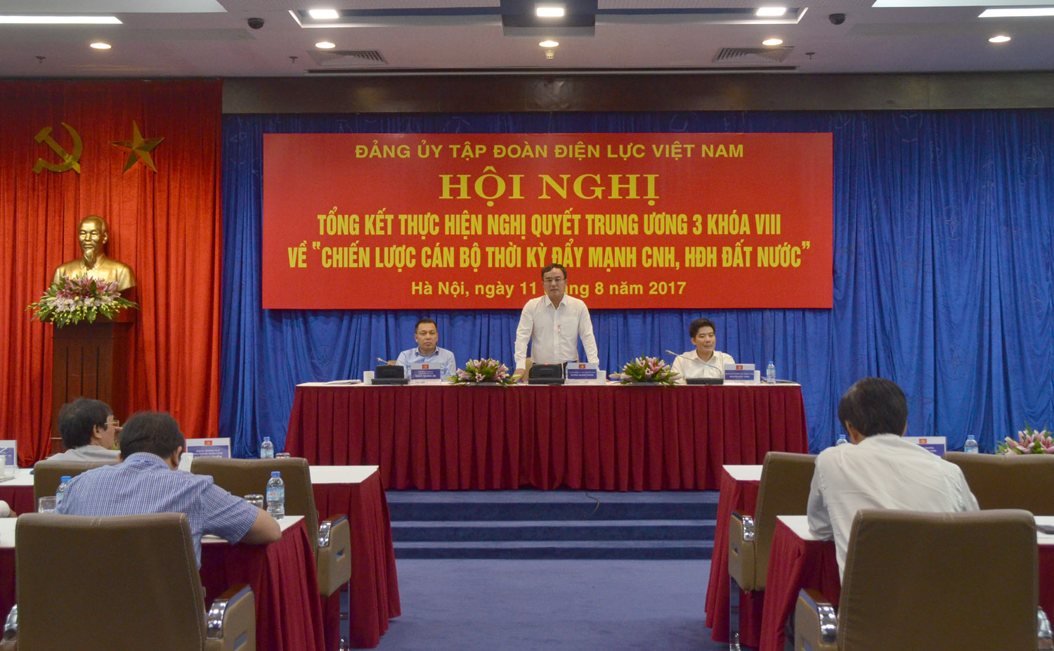 EVN tổng kết thực hiện nghị quyết Trung ương 3 khóa VIII về chiến lược cán bộ thời kỳ đẩy mạnh công nghiệp hóa, hiện đại hóa đất nước