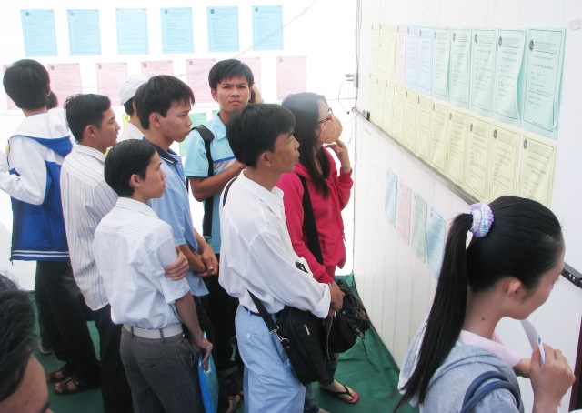 Đưa cử nhân về cơ sở để nâng cao chất lượng cán bộ