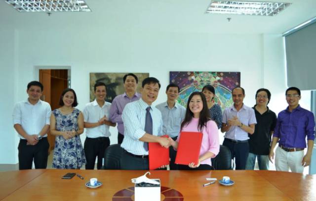 DTT hợp tác EMOTIV nghiên cứu dữ liệu sóng não