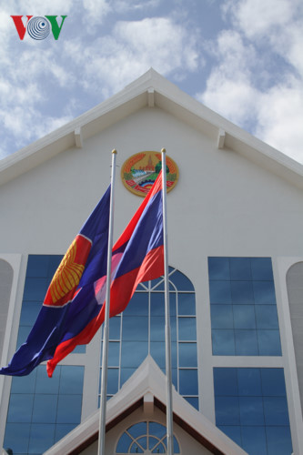 Lào tổ chức Lễ thượng cờ kỷ niệm 20 năm trở thành thành viên ASEAN