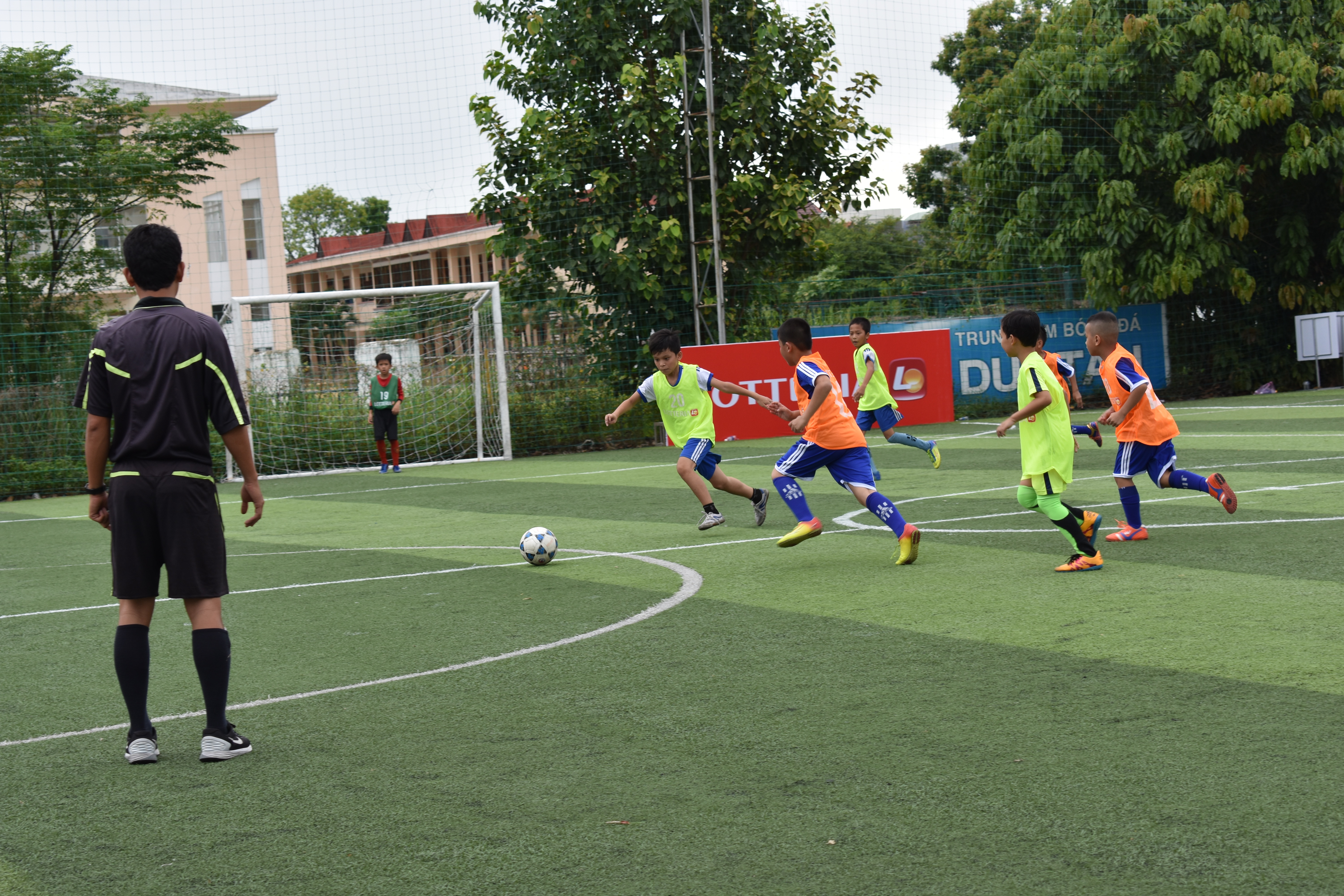 Khai mạc giải bóng đá “Thách thức Lotteria Cup 2017” khu vực miền Trung