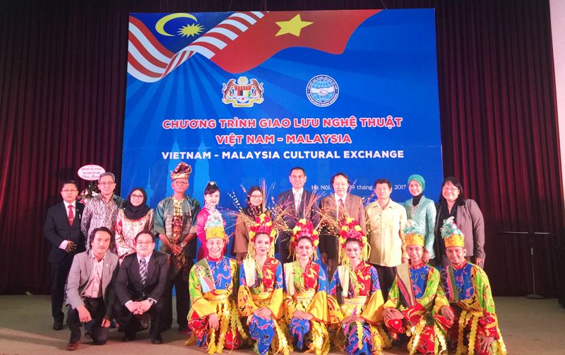 Giao lưu nghệ thuật chào mừng Quốc khánh Malaysia và Việt Nam