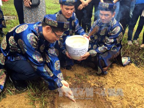 Lễ tiếp nhận đất thiêng từ Trường Sa vào đàn Xã Tắc, Huế