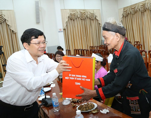 Phát huy vai trò người có uy tín, già làng, chức sắc tôn giáo tiêu biểu tỉnh Hòa Bình