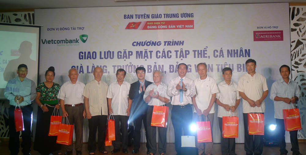 Phát huy vai trò cầu nối ý Đảng - lòng dân