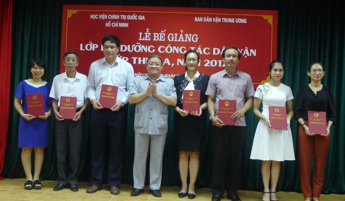 Bồi dưỡng kiến thức, nâng cao năng lực vận dụng lý luận vào công tác dân vận