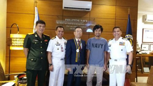 Đại sứ quán Việt Nam hoàn tất thủ tục đưa thuyền viên được giải cứu tại Philippines về nước