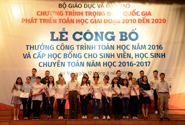 Trao thưởng 85 công trình toán học tiêu biểu năm 2016