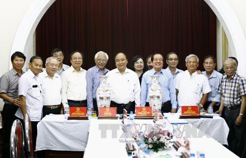 Thủ tướng Nguyễn Xuân Phúc Văn nghệ sỹ Việt Nam vẫn một lòng theo Đảng, theo cách mạng