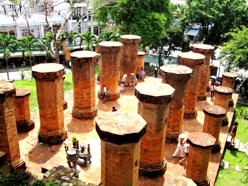Vẻ đẹp cổ kính của tháp Bà Po Nagar ​