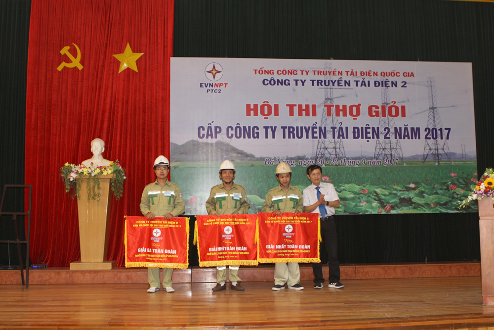 Công ty Truyền tải điện 2 tổ chức Hội thi thợ giỏi năm 2017