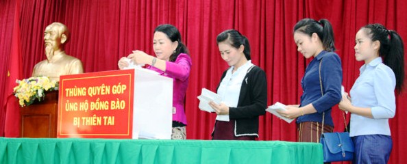Cộng đồng người Việt tại Lào ủng hộ người dân bị ảnh hưởng thiên tai