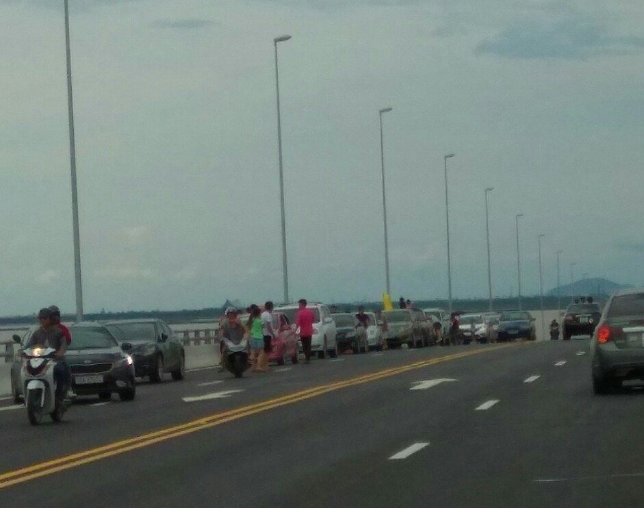 Bảo đảm trật tự an toàn giao thông trên cầu Tân Vũ - Lạch Huyện