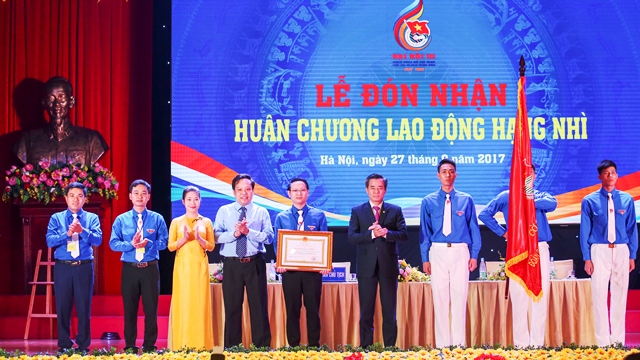 Gần 10 nghìn đoàn viên ưu tú vinh dự được đứng trong hàng ngũ của Đảng