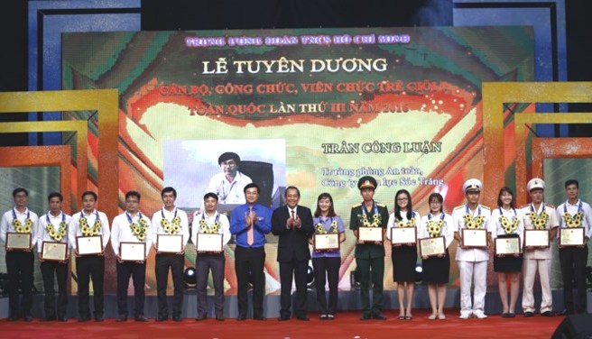 Tổ chức tuyên dương “Cán bộ, công chức, viên chức trẻ giỏi” toàn quốc lần thứ IV