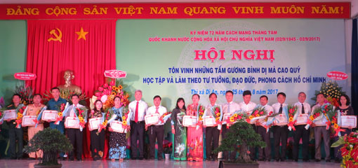 Dĩ An Bình Dương  Tôn vinh những tấm gương bình dị mà cao quý học và làm theo Bác