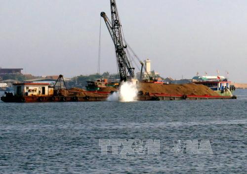 Phú Yên nạo vét thông luồng vào cảng cá Đông Tác