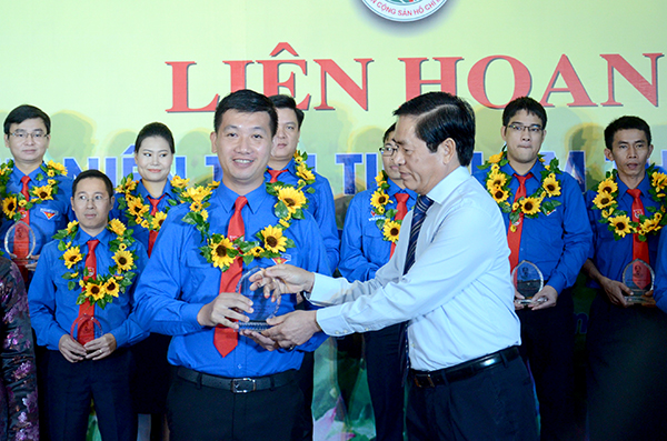 Khối Doanh nghiệp Trung ương Tuyên dương 50 thanh niên tiên tiến làm theo lời Bác