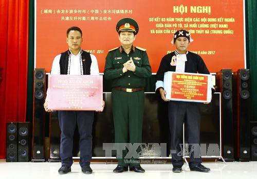 Tăng cường quan hệ đoàn kết, hợp tác giữa nhân dân và quân đội vùng biên giới Việt - Trung