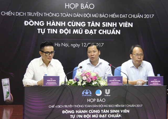 Trang bị 2 000 mũ bảo hiểm đạt chuẩn cho tân sinh viên