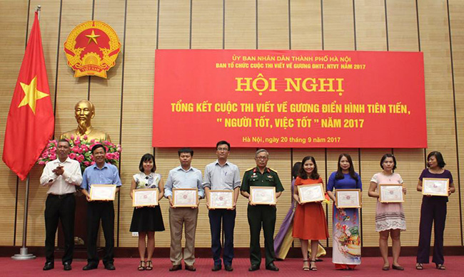 Hà Nội trao thưởng cho 39 tác phẩm đạt giải Cuộc thi viết về Người tốt, việc tốt năm 2017