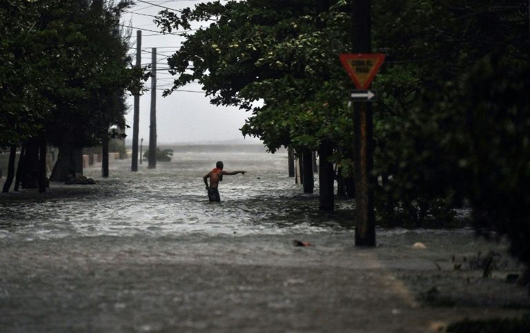 Siêu bão Irma tàn phá Cuba