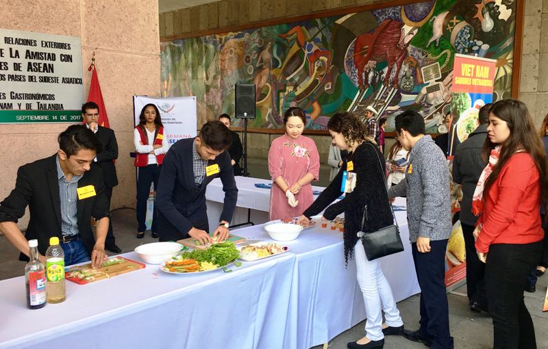 Giới thiệu ẩm thực Việt Nam trong Tuần Văn hoá ASEAN tại Mexico