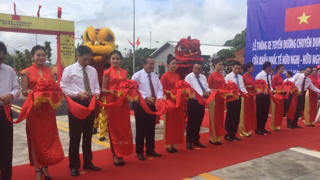 Phó Thủ tướng Trương Hòa Bình Khai trương khu gian hàng thương mại Việt Nam tại Hội chợ Trung Quốc - ASEAN