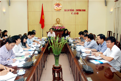 Bộ trưởng Bộ LĐ-TB XH Đào Ngọc Dung làm việc với Bảo hiểm xã hội Việt Nam