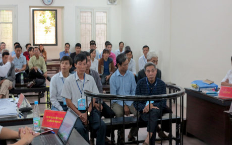 Bán đất công, hàng loạt cán bộ thôn dắt nhau vào tù