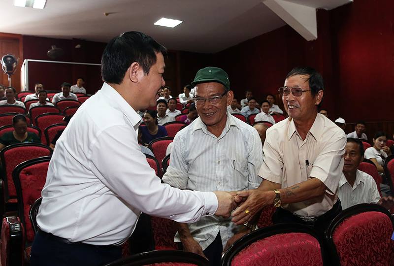 Phó Thủ tướng Vương Đình Huệ tiếp xúc cử tri tỉnh Hà Tĩnh