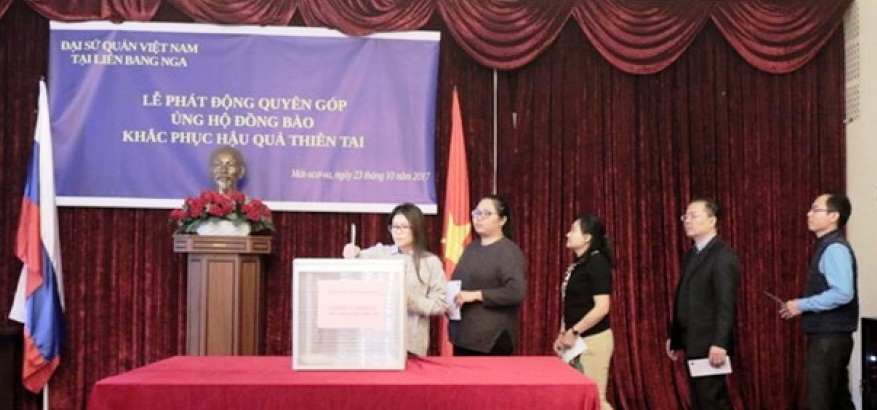 Đại sứ quán Việt Nam tại Liên bang Nga quyên góp ủng hộ đồng bào vùng bị thiên tai
