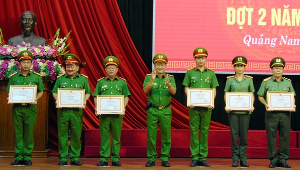 Quảng Nam Khen thưởng nhiều tập thể, cá nhân có thành tích đấu tranh phòng chống tội phạm