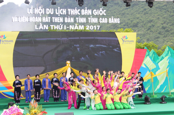 Cao Bằng Khai mạc Lễ hội Du lịch Thác Bản Giốc và Liên hoan hát then, đàn tính