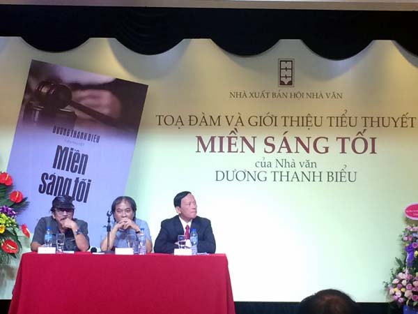 Tọa đàm và giới thiệu tiểu thuyết “Miền sáng tối”