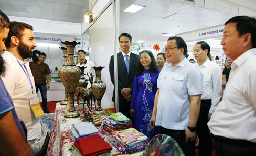 Bí thư Thành ủy Hà Nội Hoàng Trung Hải đảm bảo hàng thủ công mỹ nghệ có thương hiệu, vị thế trên thị trường